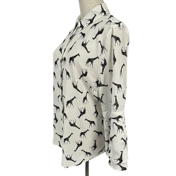 Chicos Womens White Black Giraffe Print Button Down Shirt Sz 1 US 8 Bell Sleeve - Picture 3 of 12